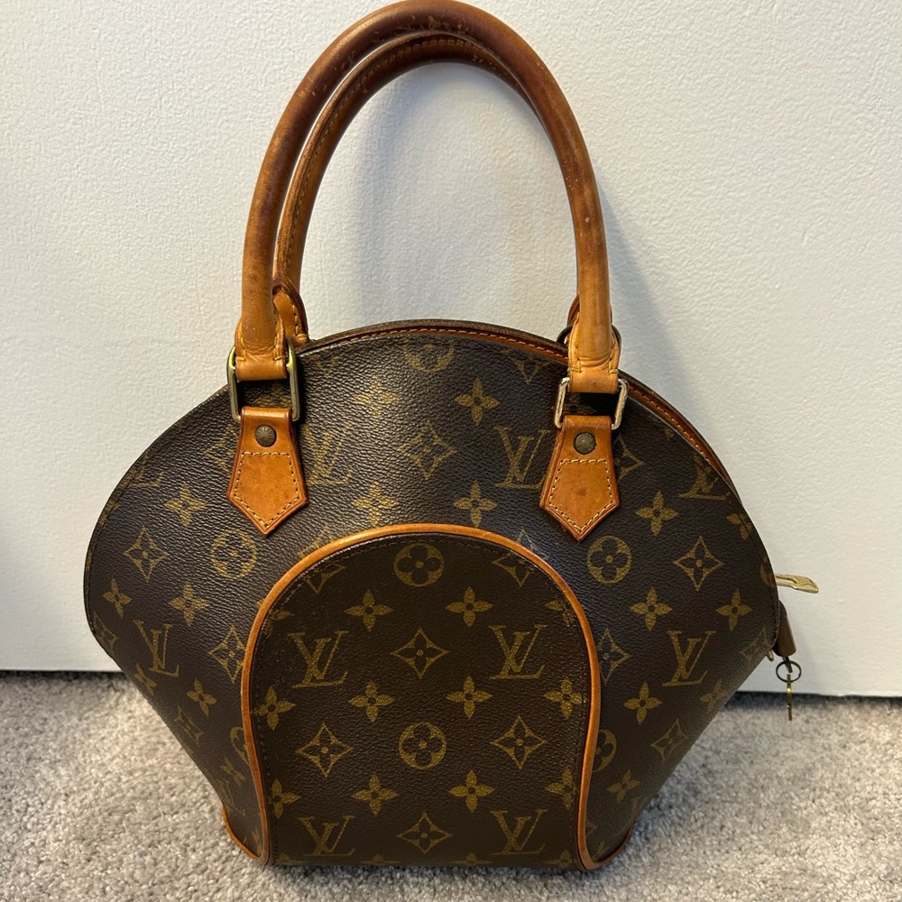 Authentic Vintage LV Monogram Ellipse